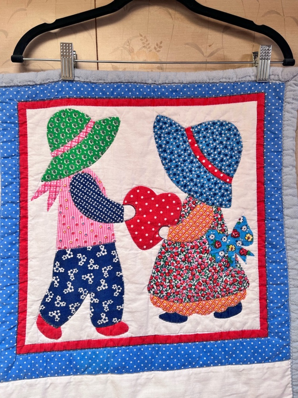 Vintage Appliqué Sunbonnet Sue Quilt Wall Hanging - Picture 5 of 7